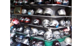 코로나 시기 그땐그랬지 추억 여행 - 2007년 베트남 전역 헬멧 착용 의무화 실시 전 대박 나는 헬멧 가게 